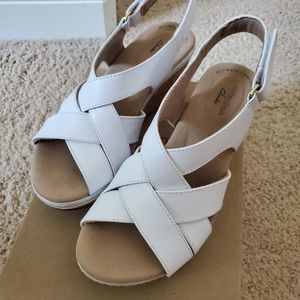 NWOT Clarks White Annadel Pearl Wedge Sandal